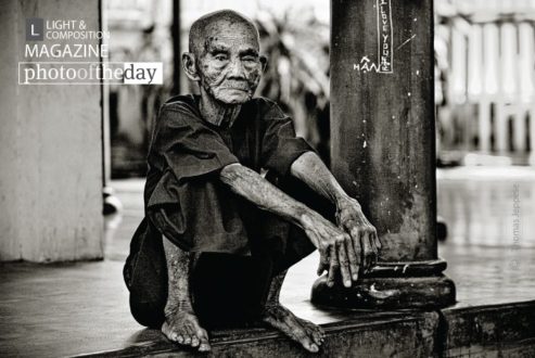 Nha Trang Monk, by Thomas Jeppesen - Photojournalism, Candid Photography, Documentary Photography,  Photography Awards, Light & Composition University