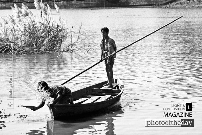 Fisher Boys, by Shahnaz Parvin Fisher Boys, by Shahnaz Parvin - Photojournalism, Documentary Photography, Black and White Photography, Award Winning Photography, Photography Awards