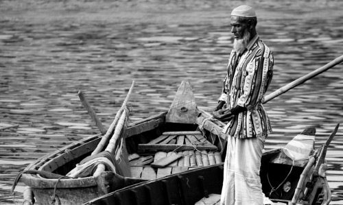 Let’s Pray for Peace, by Shahnaz Parvin Let’s Pray for Peace, by Shahnaz Parvin - Photojournalism, Documentary Photography, Islamic Photography, Photography Awards, Light & Composition