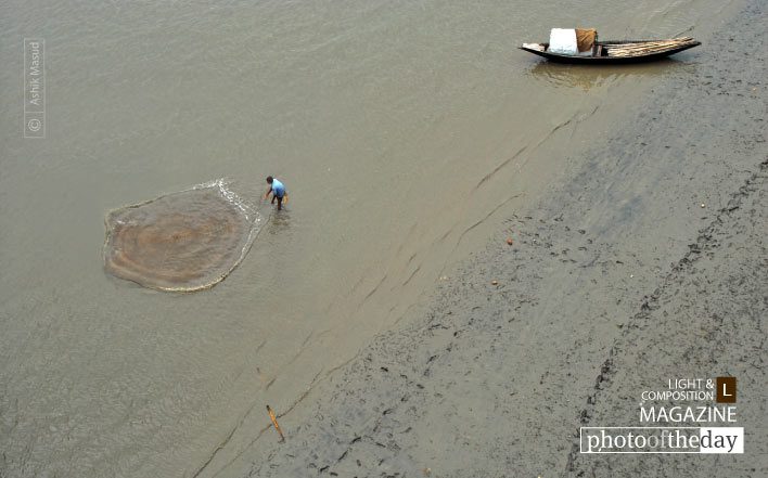 Fishing in Rupsha, by Ashik Masud Fishing in Rupsha, by Ashik Masud - Travel Photography, Documentary Photography, Photojournalism, Award Winning Photography, Ashik Masud
