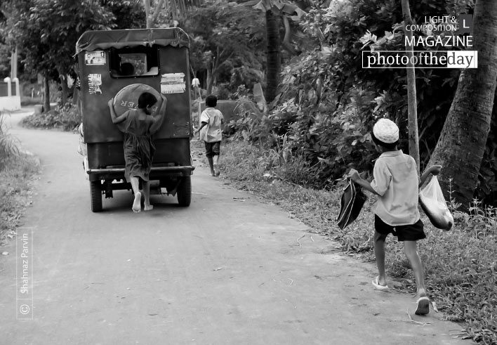 Running Back Home, by Shahnaz Parvin Running Back Home, by Shahnaz Parvin - Street Photography, Photojournalism, Documentary Photography, Photo of the Day, Award Winning Photography