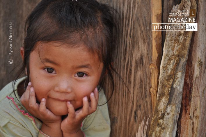 Girl Sitter, by Ryszard Wierzbicki Girl Sitter, by Ryszard Wierzbicki - Photojournalism, Portrait Photography, Photography Awards, Photo of the Day, Ryszard Wierzbicki