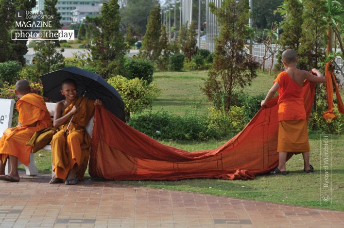 Unweaving the Robe, by Ryszard Wierzbicki Unweaving the Robe, by Ryszard Wierzbicki - Documentary Photography, Photojournalism, Art Photography, Photography Awards, Photo of the Day