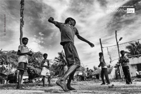 Bambaram by Bilal Mahaboob Ali - Black and white photography, Photo of the Day,  Award-winning photography, Children's photography, Photojournalism