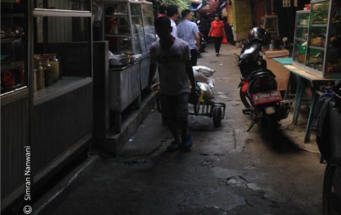 Coming Through, by Simran Nanwani - Street Photography, Photojournalism, Photography Awards, Online Photography Courses, Art Photography