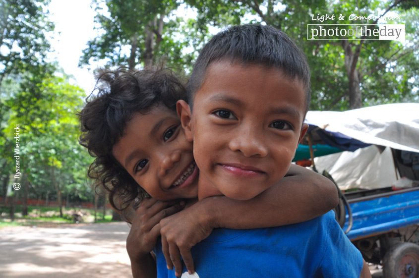 Friendship, by Ryszard Wierzbicki Friendship, by Ryszard Wierzbicki - Photojournalism, Travel Photography, Documentary Photography, Street Photography, Award Winning Photography