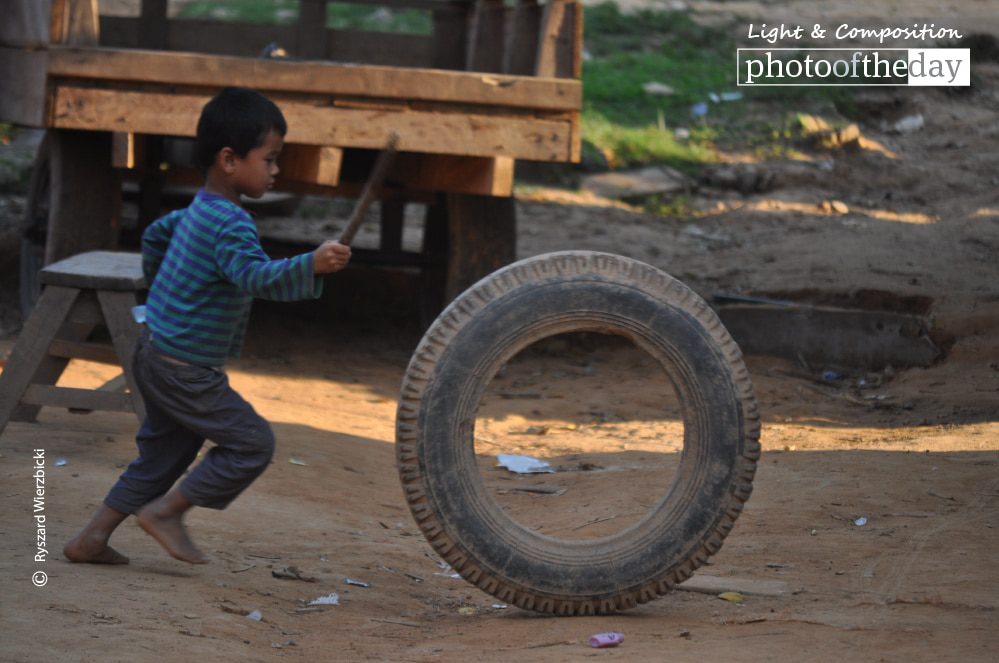 Running Tyre, by Ryszard Wierzbicki Running Tyre, by Ryszard Wierzbicki - Street Photography, Photojournalism, Photography Award, Award Winning Photo, Ryszard Wierzbicki