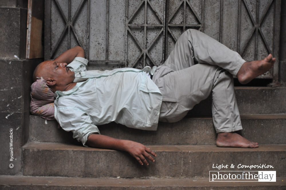Mumbai Siesta, by Ryszard Wierzbicki Mumbai Siesta, by Ryszard Wierzbicki - Street Photography, Photojournalism, Photography Awards, Mumbai, Ryszard Wierzbicki