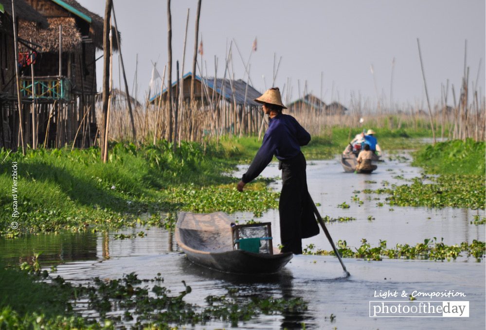 A Rower at the Floating Village, by Ryszard Wierzbicki A Rower at the Floating Village, by Ryszard Wierzbicki - Travel Photography, Photojournalism, Art Photography, Photography Awards, Ryszard Wierzbicki