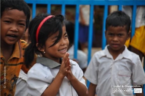 Greeting Visitor, by Ryszard Wierzbicki - Photojournalism, Travel Photography, Photography Awards, Photo of the Day, Light & Composition University