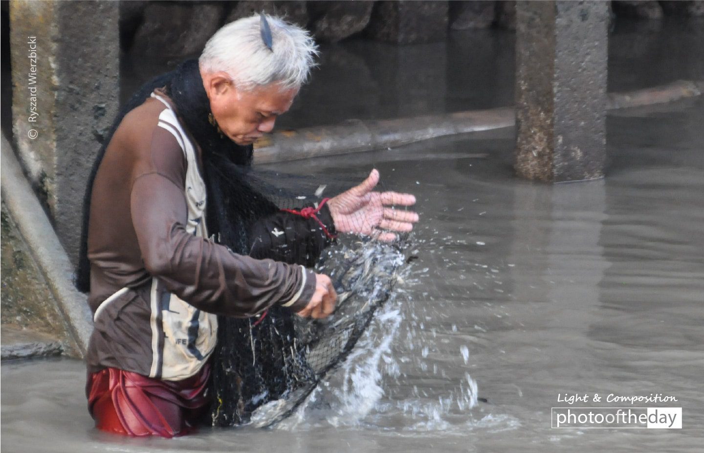 A Fisherman from Amphawa, by Ryszard Wierzbicki A Fisherman from Amphawa, by Ryszard Wierzbicki - Photojournalism, Photography, Award Winning Photo, Motion Photography, Ryszard Wierzbicki
