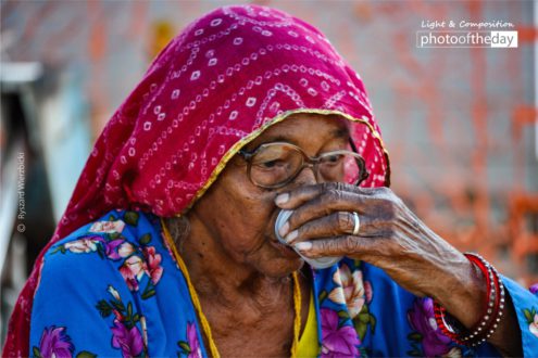 Drinking Tea by Ryszard Wierzbicki - Photojournalism, Portrait Photography, Street Photography, Award-Winning Photography, Rajasthan