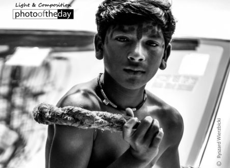 Drinking Tea by Ryszard Wierzbicki - Photojournalism, Portrait Photography, Street Photography, Award-Winning Photography, Rajasthan