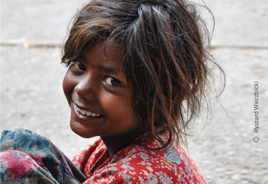 A Cheerful Smile by Ryszard Wierzbicki - Candid Photography, Award Winning Photography, Photojournalism, Documentary Photography, Street Photography