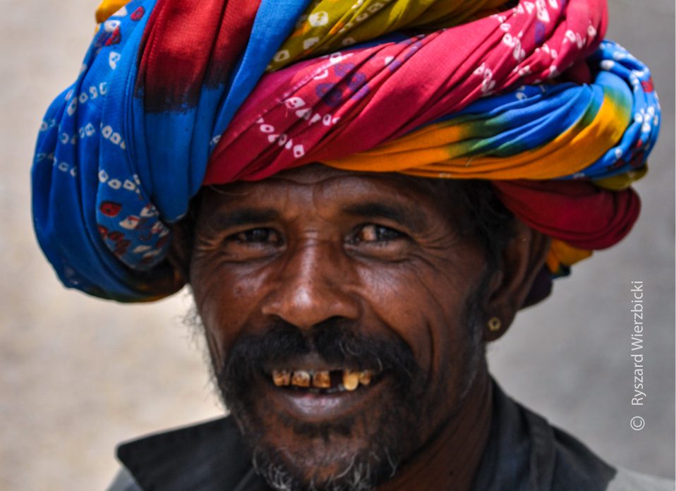 A Headband by Ryszard Wierzbicki A Headband by Ryszard Wierzbicki - Photojournalism, Portrait Photography, Art Photography, Photography Awards, Ryszard Wierzbicki