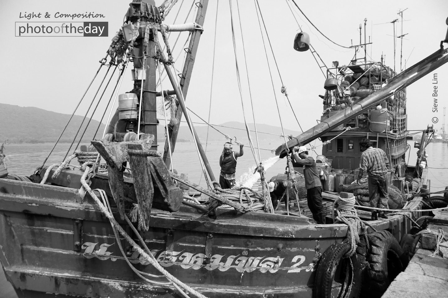 Loading Ice by Siew Bee Lim Loading Ice by Siew Bee Lim - Photojournalism, Photography Awards, Art Photography, Photo of the Day, Siew Bee Lim