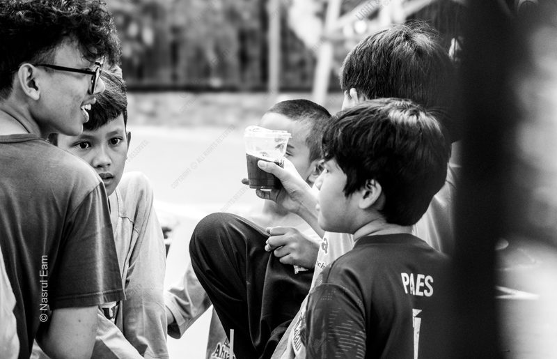 A Shared Drink and a Quiet Gaze A Shared Drink and a Quiet Gaze