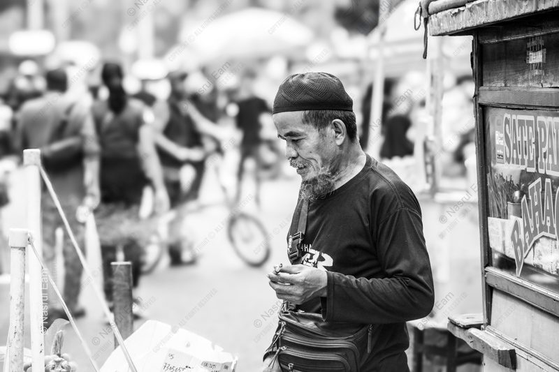The Sate Vendor's Pause The Sate Vendor's Pause - Fine Art Photography Print, Limited Edition Photography, Documentary Photography, Monochrome Photography, Art Photography Prints