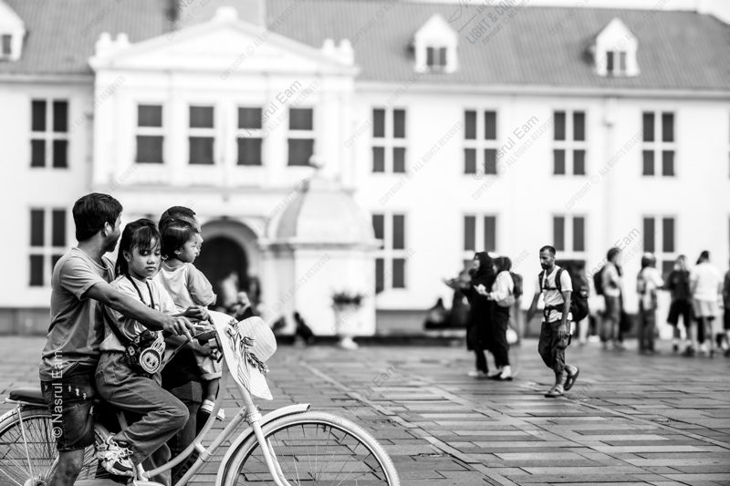 A Father and His Children in the Square Nasrul Eam