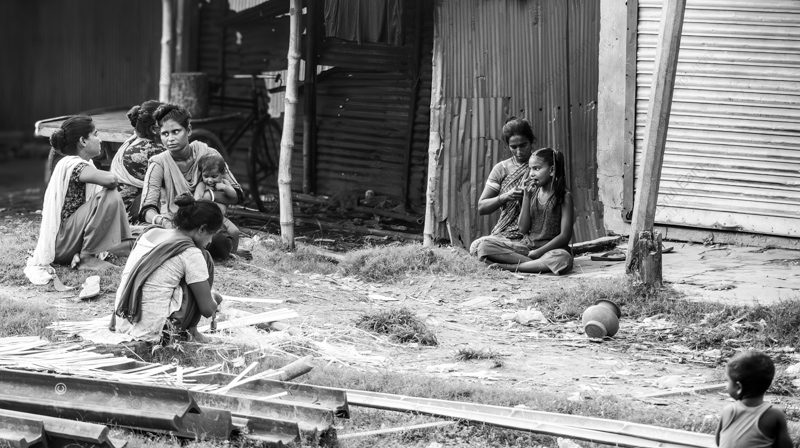 Women and Children by the Corrugated Roadside nasrul eam 20250922 Dhaka Rajshahi Train EN1 0926