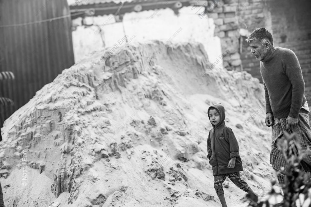 Silent Witness: A Child's Gaze Amidst the Sands of Time