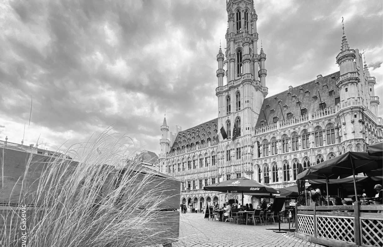 The City by Silvia Bukovac Gasevic - Street Photography, Photography Awards, Photo of the Day, Smartphone Photography, Online Photography Courses