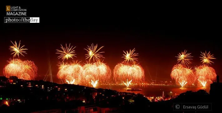 Lightshow on Bosphorus by Ersavaş Güdül