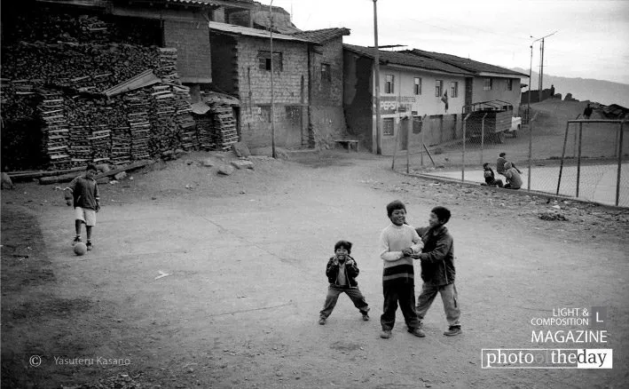 Kids in Cuzco by Yasuteru Kasano