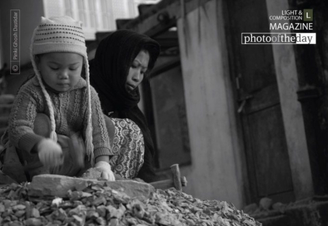 Mother and Child, by Pinki Ghosh Dastidar - Documentary Photography, Photojournalism, Mother and Child, Photo of the Day, Pinki Ghosh Dastidar