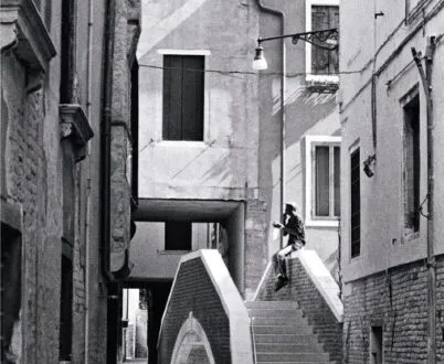 Bridge Break, by Nilla Palmer - Photojournalism, Black and White Photography, Street Photography, Documentary Photography, Nilla Palmer