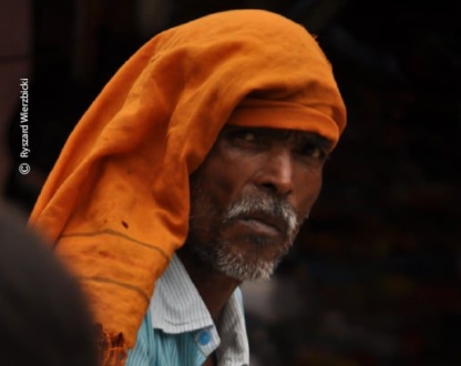 Oranger, by Ryszard Wierzbicki - Candid Photography, Award Winning Photography, Photojournalism, Street Photography, Documentary Photography