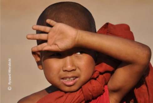 Blinded by the Sun, by Ryszard Wierzbicki - Photojournalism, Award-Winning Photography, Candid Photography, Myanmar Photography, Ryszard Wierzbicki