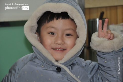 Victory Greeting, by Ryszard Wierzbicki - Photojournalism, Portrait Photography, Photo of the Day, Photography Awards, Ryszard Wierzbicki