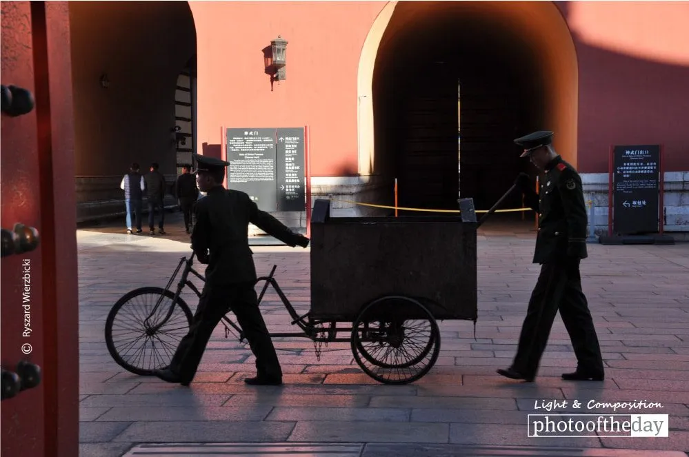 Soldiers by the Gate by Ryszard Wierzbicki