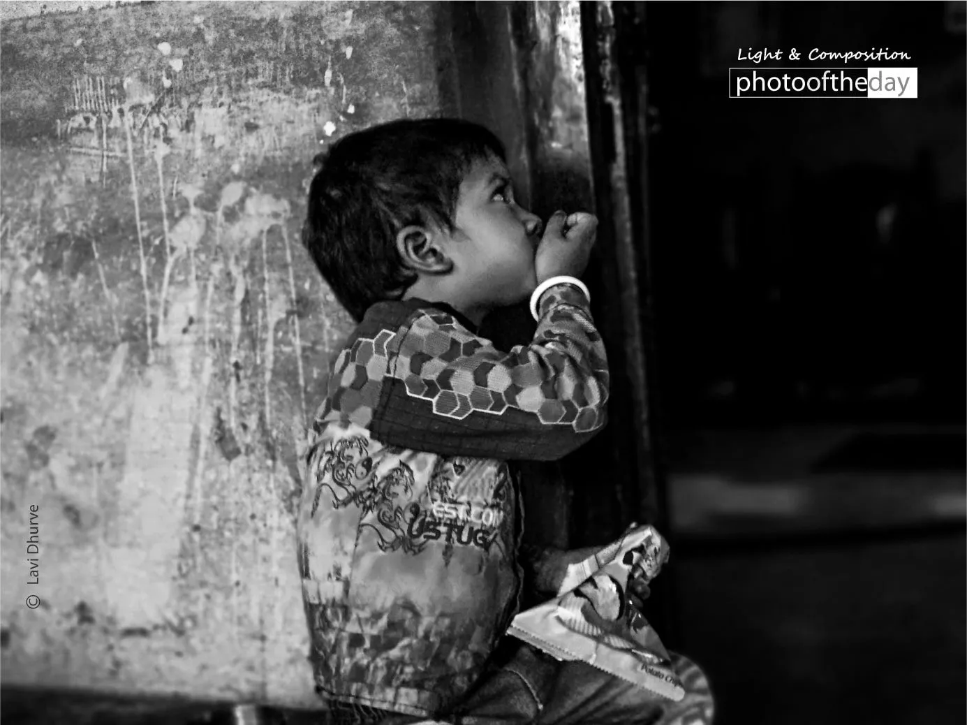 Eating Chips by Lavi Dhurve - Photojournalism, Portrait Photography, Award-Winning Photography, Photo of the Day, Documentary Photography