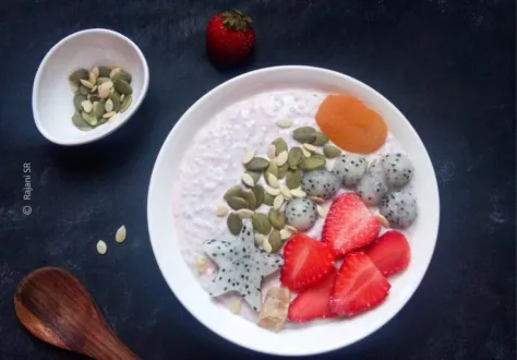 Straberry Yogurt Chia Smoothie by Rajani SR
