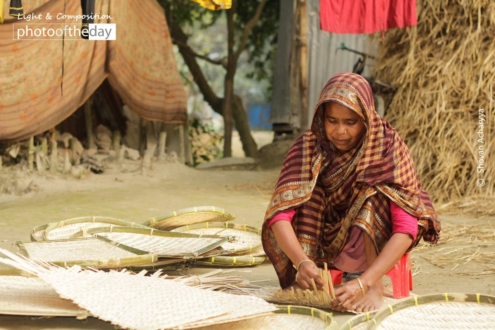 The "Kula" Artist by Shovan Acharyya - Photojournalism, Art Photography, Photography Awards, Shovan Acharyya,  Documentary Photography