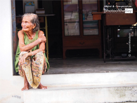 The Street Observer by Ryszard Wierzbicki - Street Photography, Photojournalism, Documentary Photography, Photo of the Day, Ryszard Wierzbicki