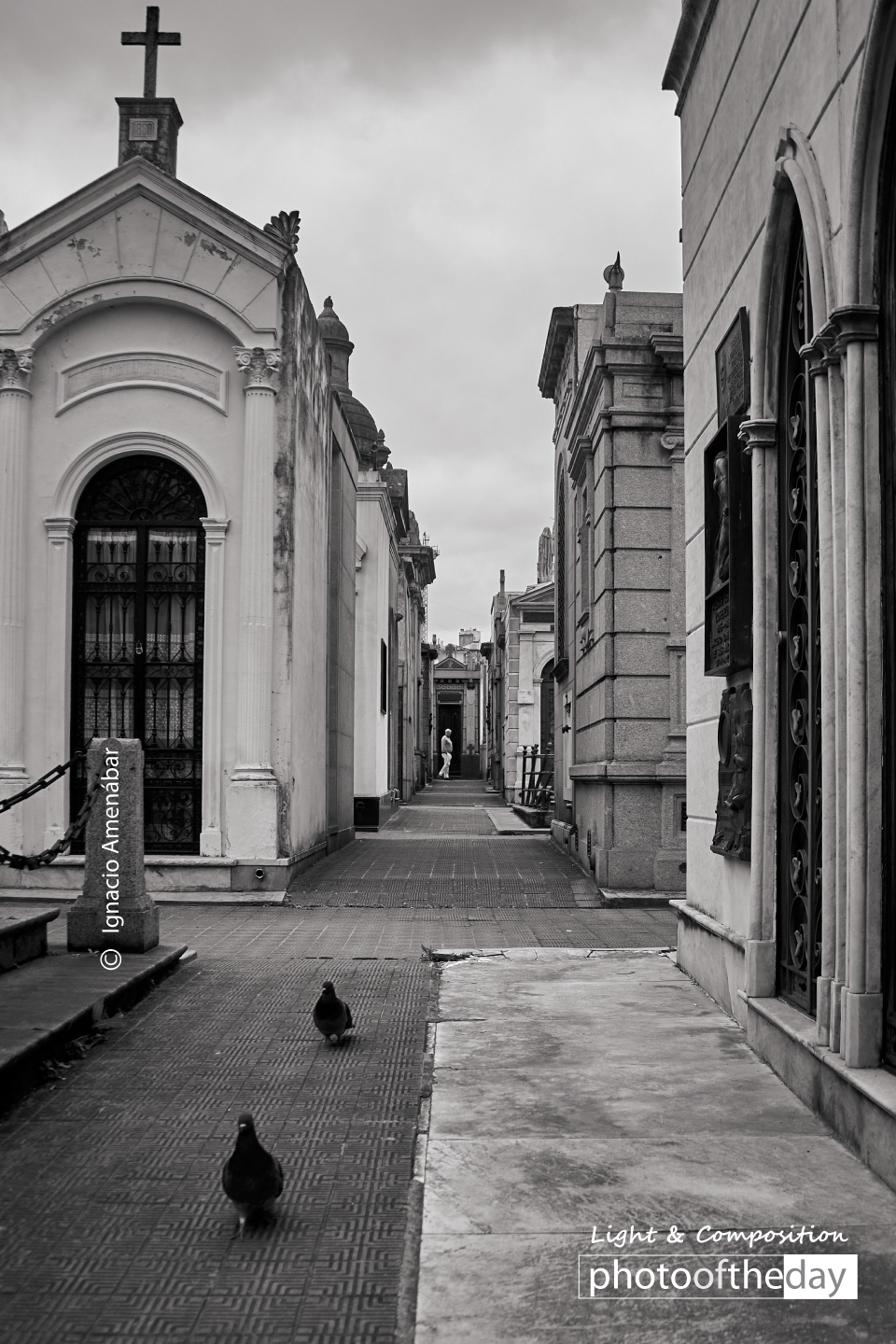 Cemetery Story by Ignacio Amenábar - Art Photography, Black and White Photography, Photojournalism, Photography Awards, Ignacio Amenábar