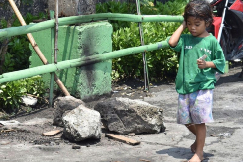 A Walking Girl by Ryszard Wierzbicki - Photojournalism, Street Photography, Documentary Photography, Ryszard Wierzbicki, Award-Winning Photography