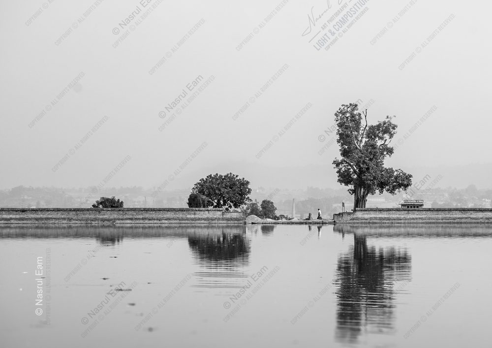 Figures on the Stone Embankment