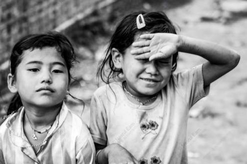 Shielded Gaze, Quiet Witness