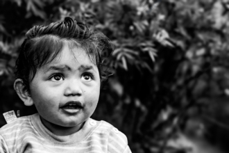 The Unseen Sky: A Child's Gaze into Boundless Wonder