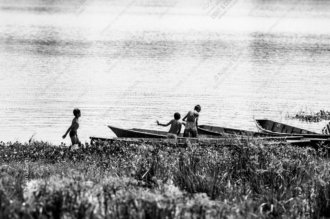 Children Caught in a Fleeting Gesture