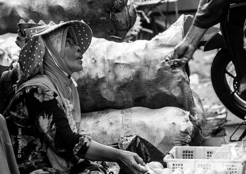 The Egg Seller's Transaction