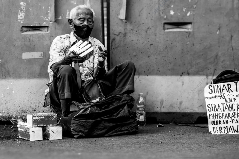 The Tissue Seller by the Wall - Fine Art Photography Print, Limited Edition Photography, Black and White Photography, Documentary Photography, Street Photography