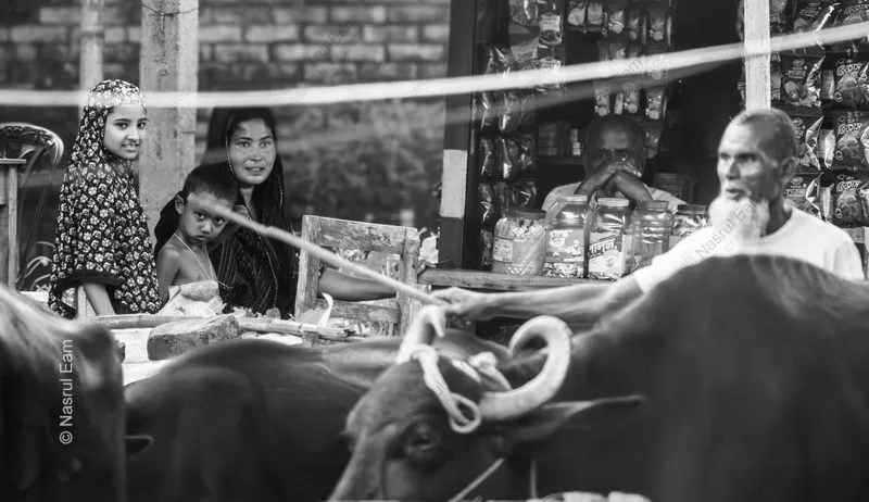 Gazes from the Roadside Stall - street photography, human emotion, visual storytelling, black and white photography, photography art, documentary photography