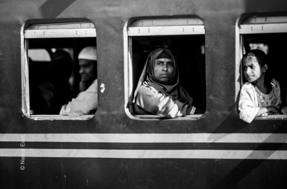 Gazes from a Passing Train