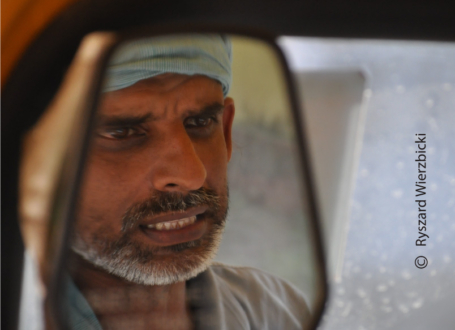 Tuk Tuk Driver by Ryszard Wierzbicki - Photojournalism, Street Photography, Photography Awards, Ryszard Wierzbicki, Light & Composition University