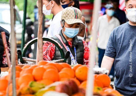 An Every Day Hustle by Jose Juniel Rivera-Negron - Street Photography, Photojournalism, Photography Awards, Photo of the Day, Light & Composition University